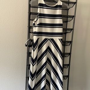 Dress very nice on no stains great dress all occasion